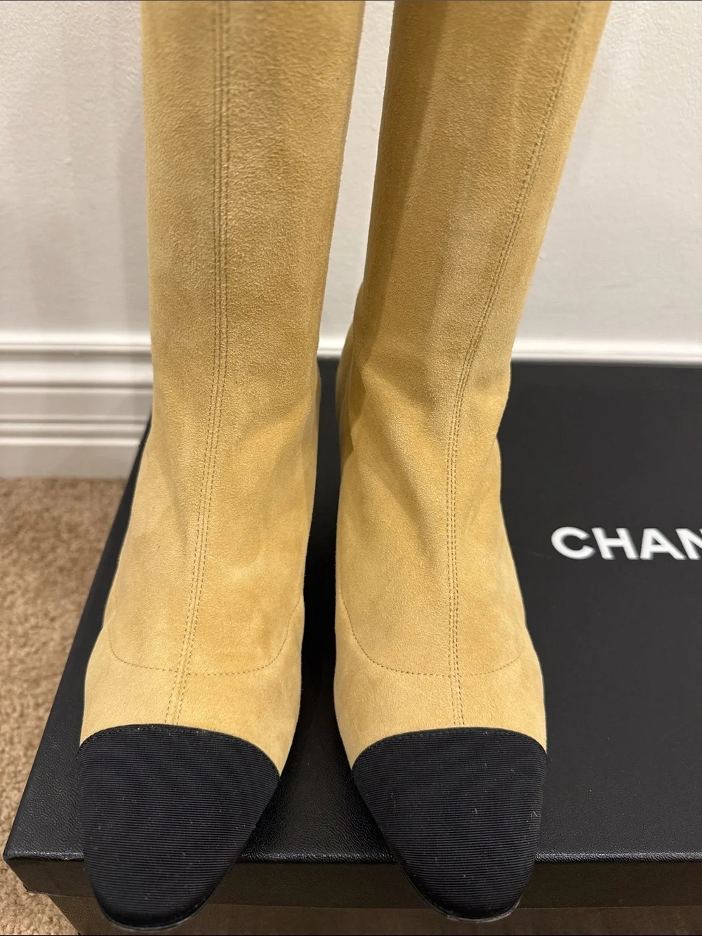 CHANEL elegant timeless